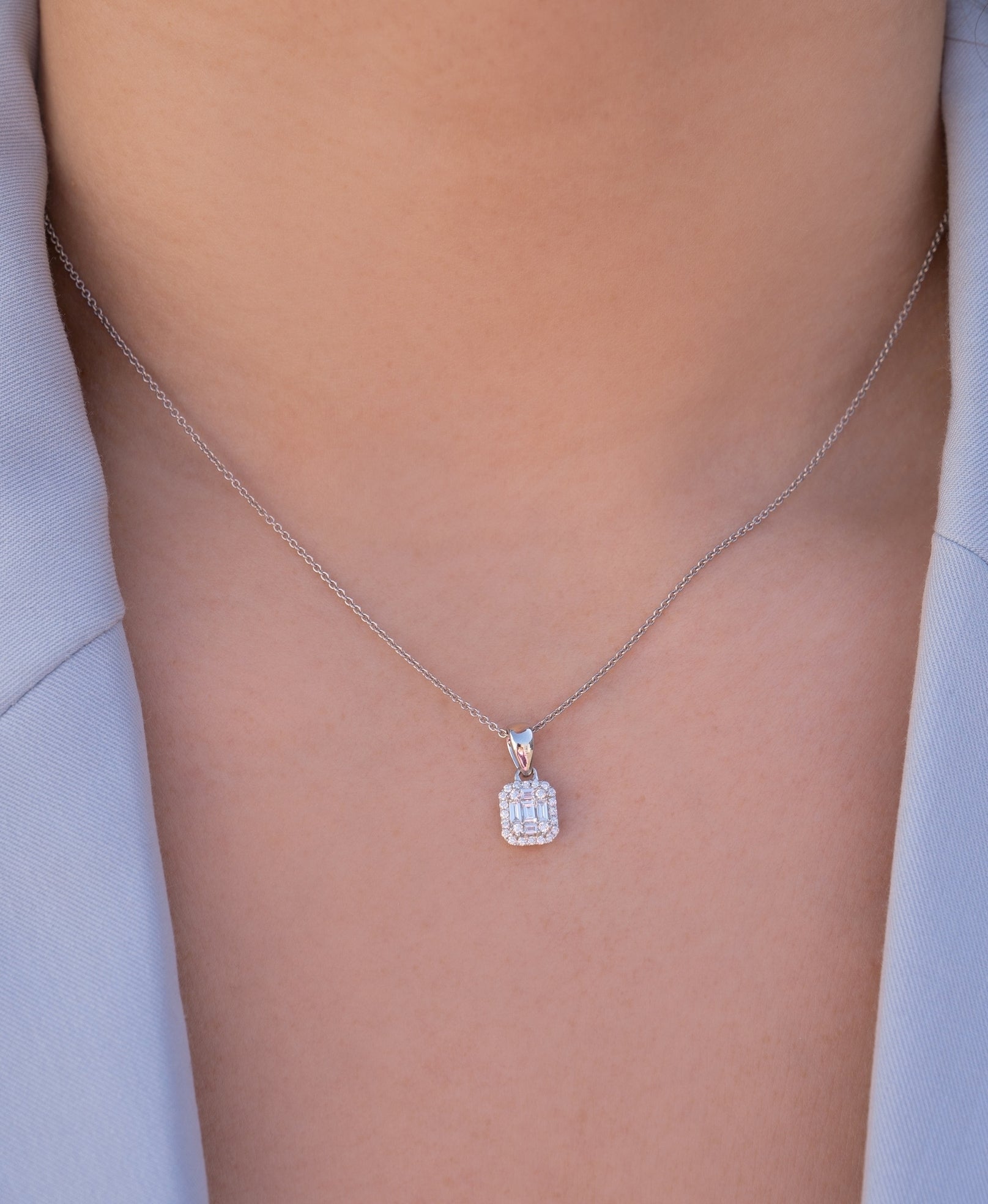 Lucy Anhänger mit Kette